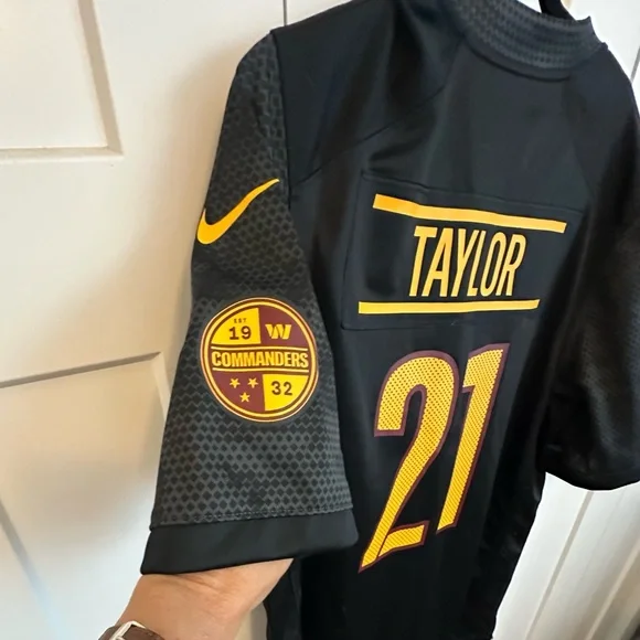 NFL Black Commanders Jersey M. 21  Taylor - Picture 6 of 8